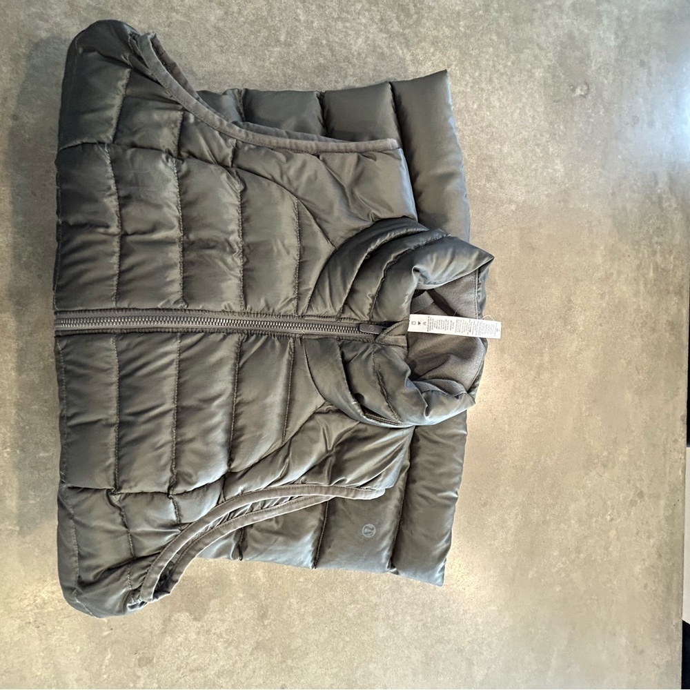 Lululemon goose down longline puffer vest. Size 4. Green. Pockets. New condition - Picture 12 of 13